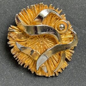 VINTAGE ARTISAN HANDMADE SCHATZ Decorative Sun & Ribbons Brooch or Pendant Gold